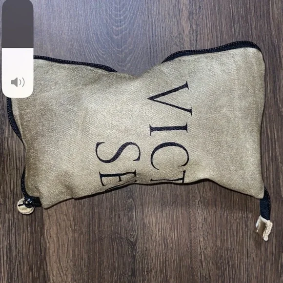 Victoria Secret Limited Edition Packable Duffel/Tote Bag/Metallic G… - Picture 5 of 9